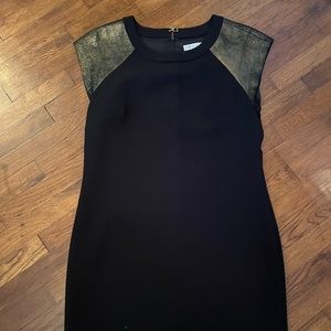 Trina Turk Black Gold Comrie Capslecure